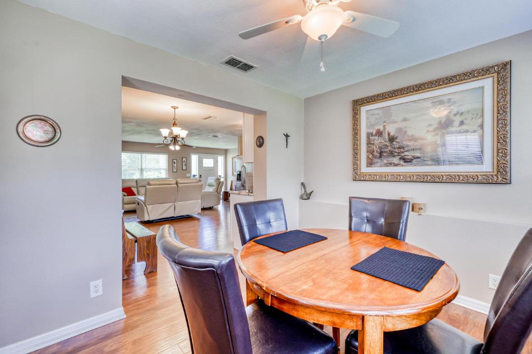 Photo of Livingroom in Lake Shore Estates