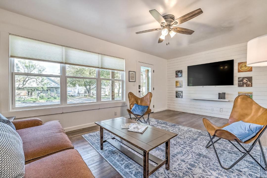 Photo of Livingroom in Fredericksburg