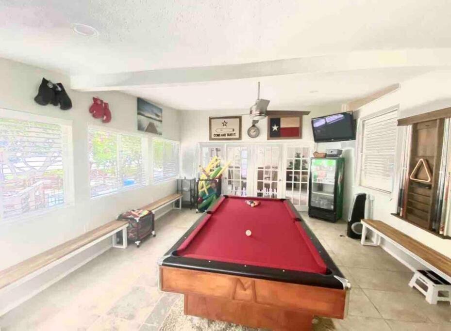 Photo of Livingroom in Lakehills