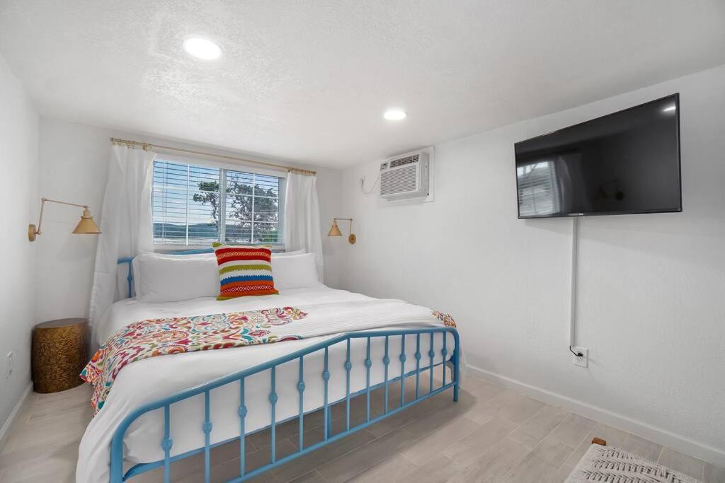 Photo of Bedroom in Lakehills