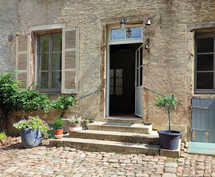 Photo of Buildings in Saulieu