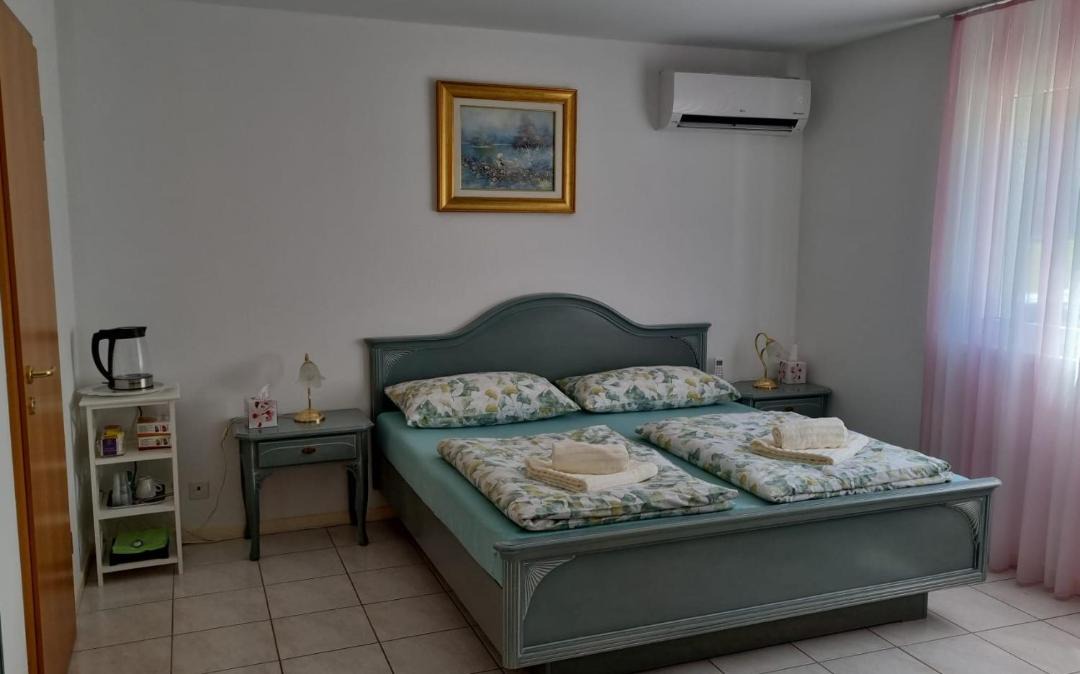 Photo of Bedroom in Contone
