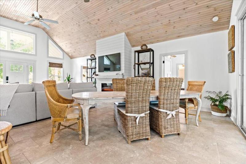 Photo of Livingroom in Saint Simons Island