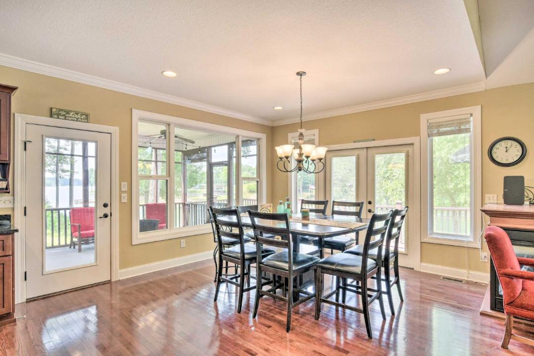 Photo of Livingroom in Lake Secession