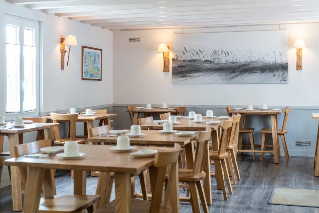 Photo of Others in Le Palais