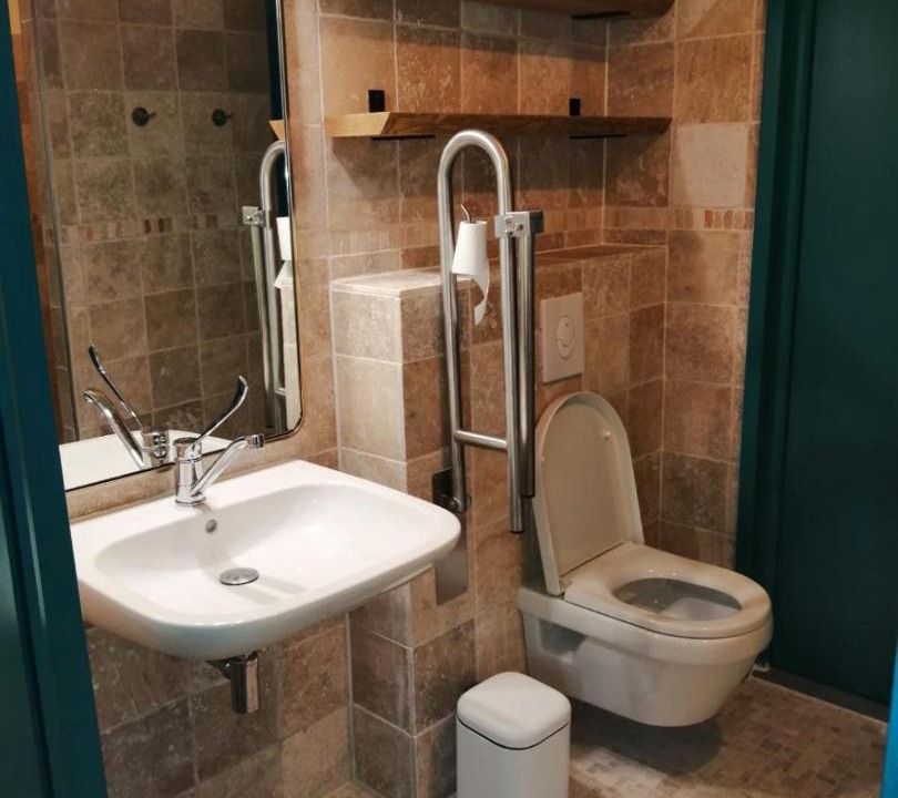 Photo of Bathroom in Epiry