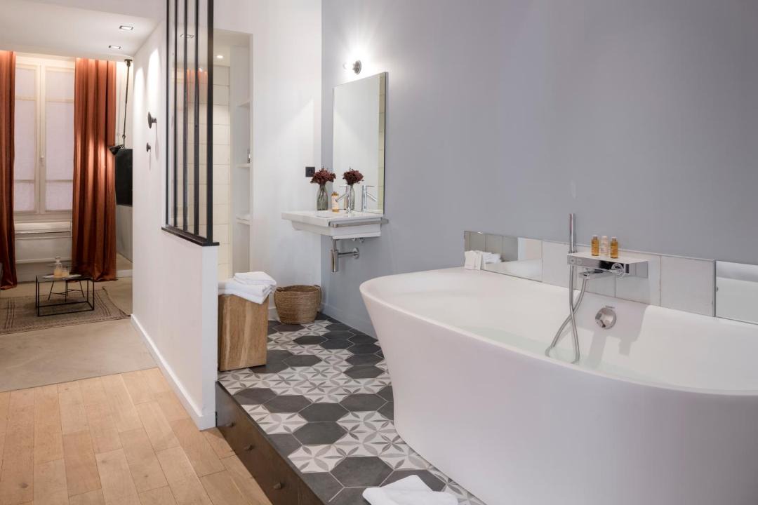 Photo of Bathroom in Carnot - Gailleton