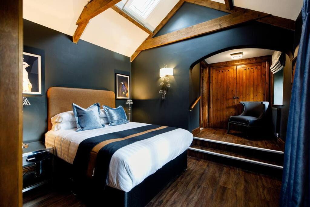 Photo of Others in Crynant