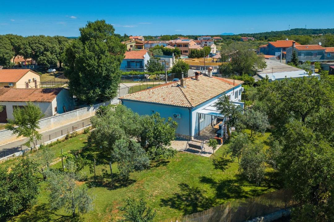 Photo of Buildings in Loborika