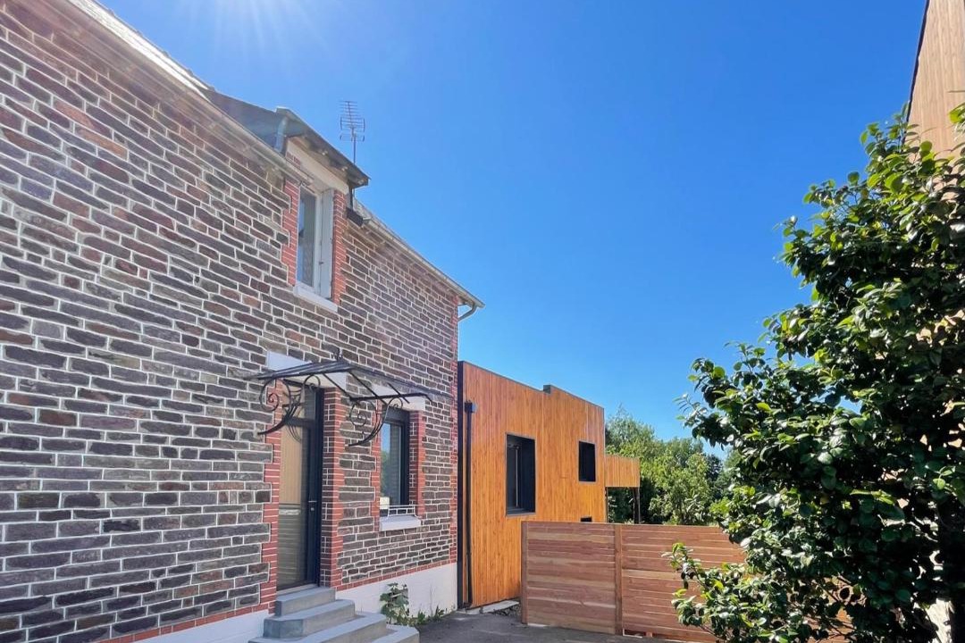 Photo of Buildings in Retiers