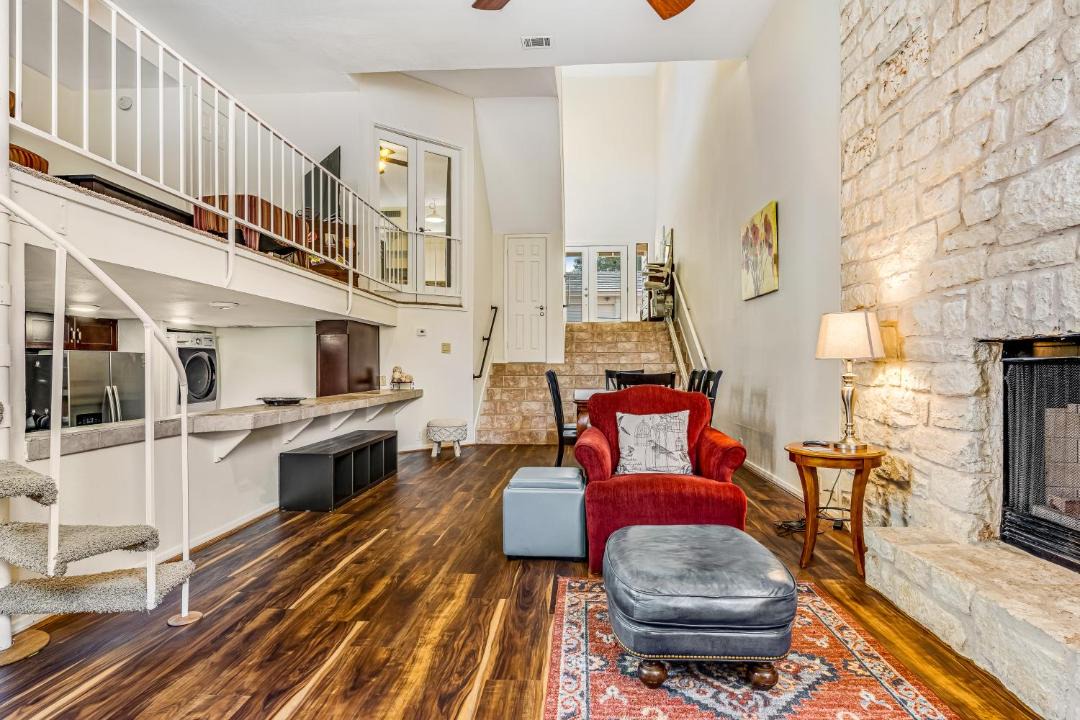 Photo of Livingroom in The Hills