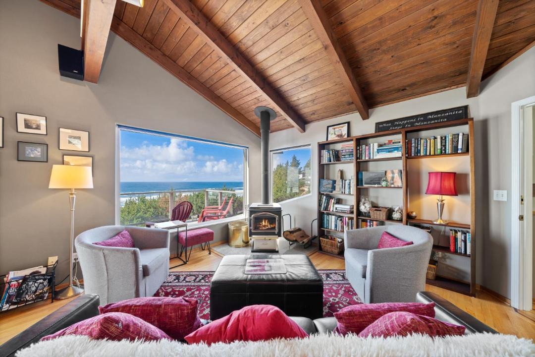 Photo of Livingroom in Manzanita
