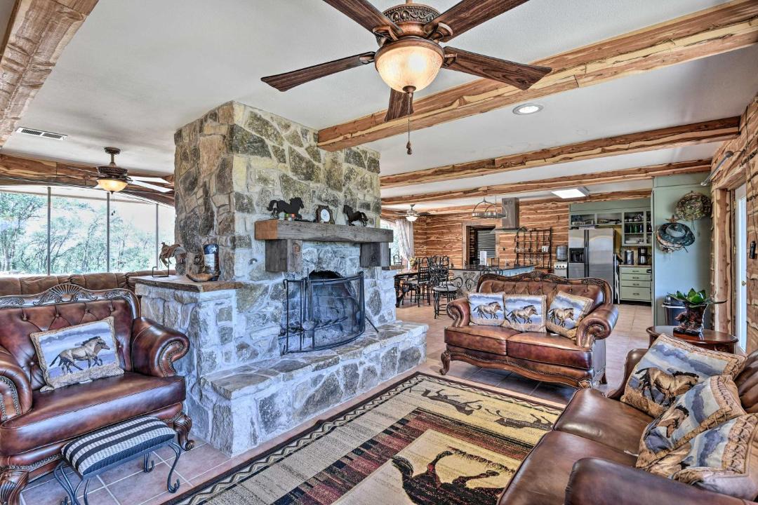 Photo of Livingroom in Millsap