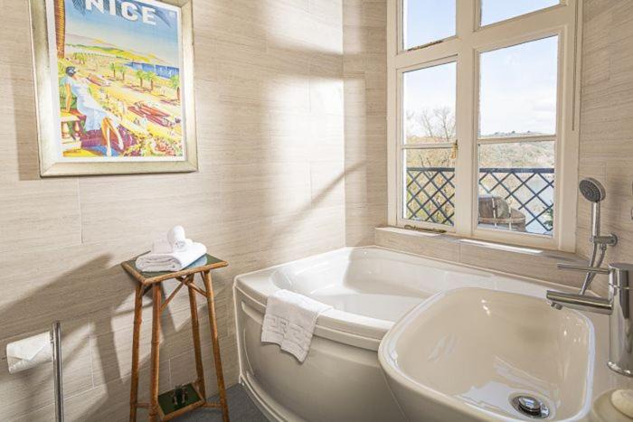 Photo of Bathroom in Babbacombe