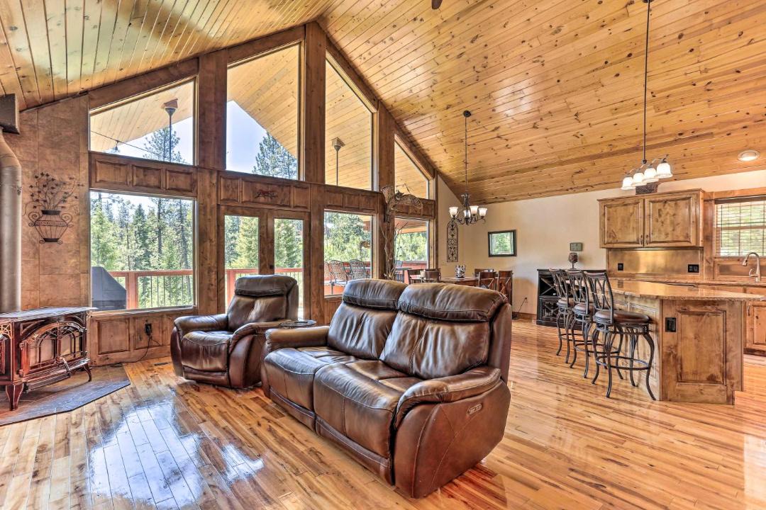 Photo of Livingroom in Garden Valley