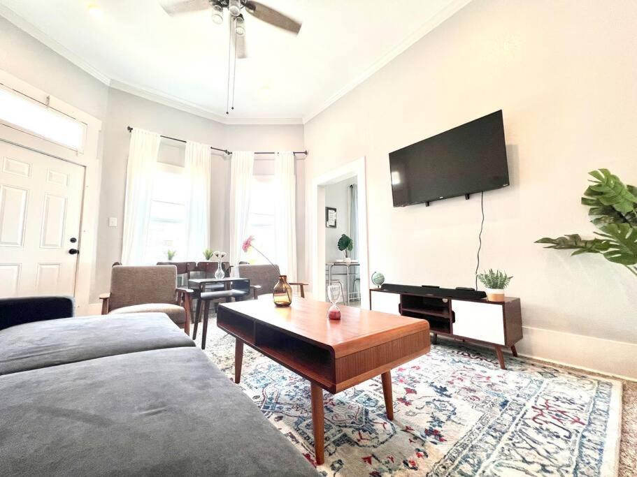 Photo of Livingroom in Near East Side