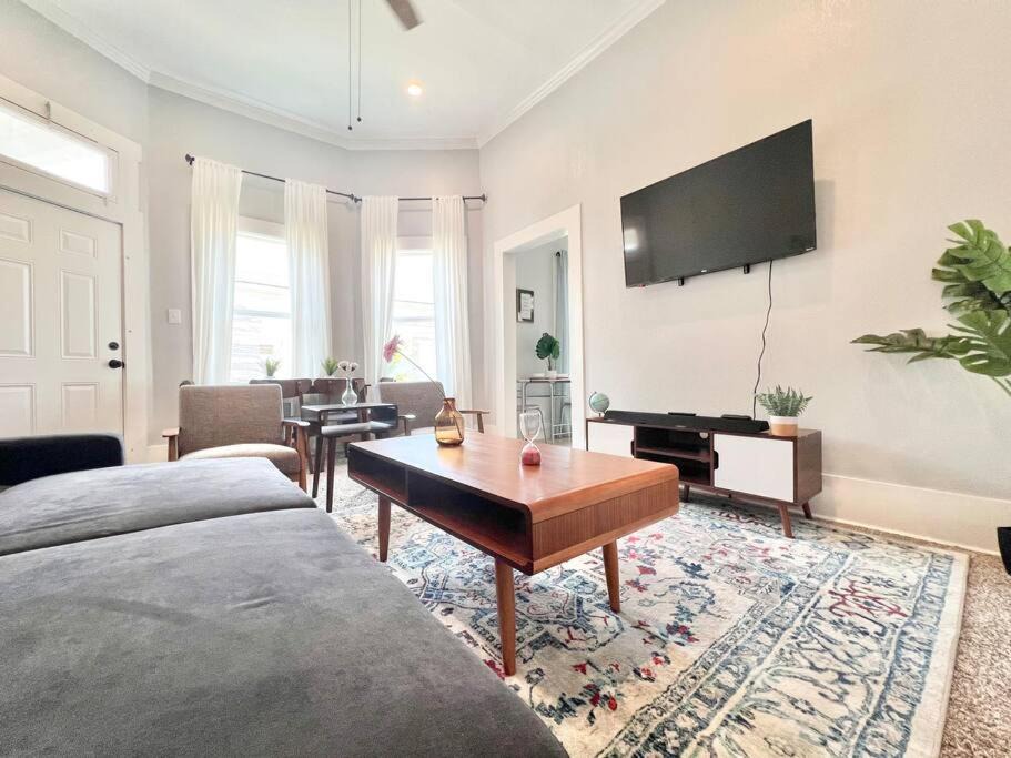 Photo of Livingroom in Near East Side