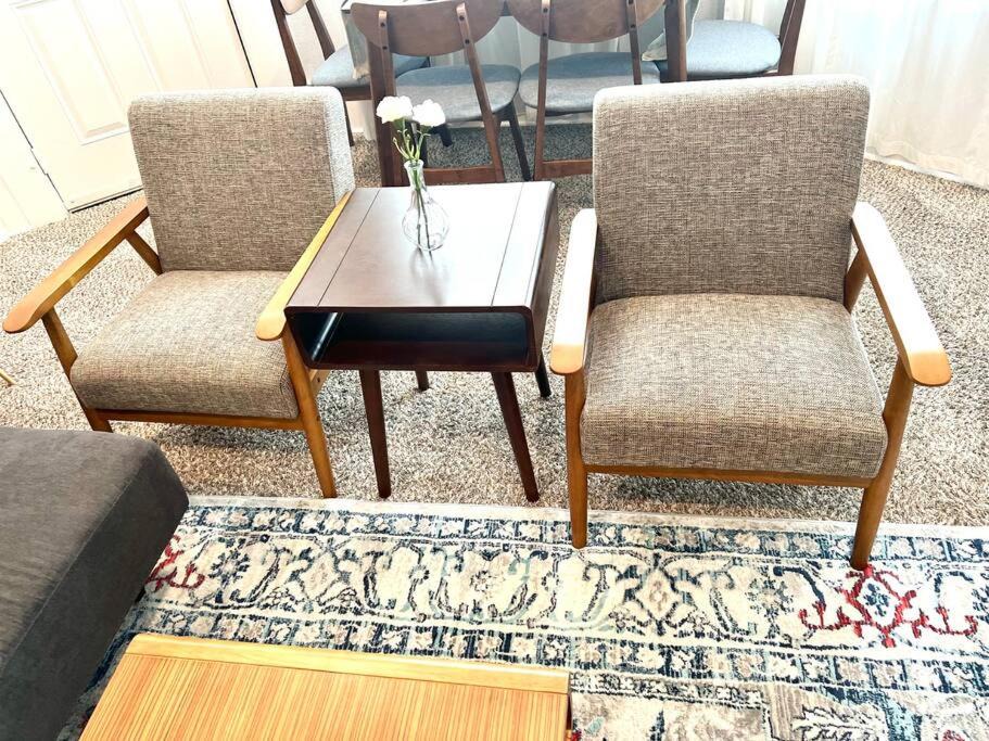 Photo of Livingroom in Near East Side