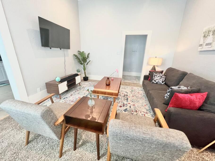 Photo of Livingroom in Near East Side