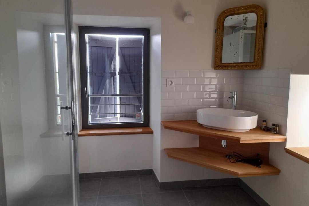 Photo of Bathroom in Colombies