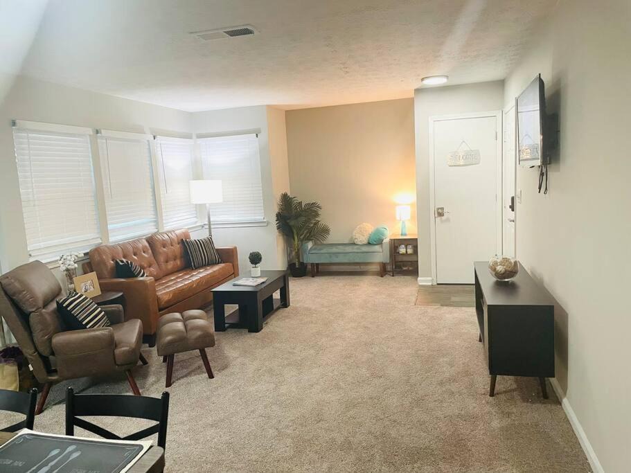 Photo of Livingroom in Sandy Springs