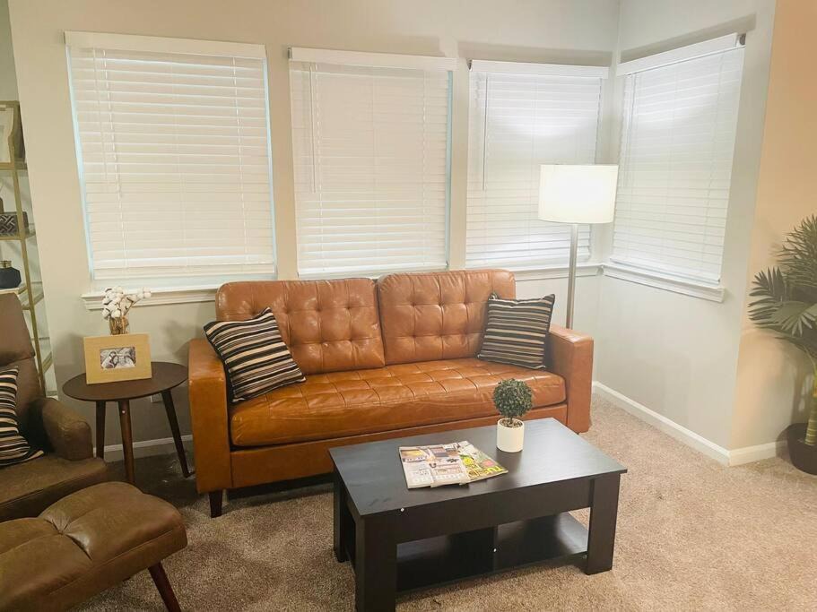 Photo of Livingroom in Sandy Springs