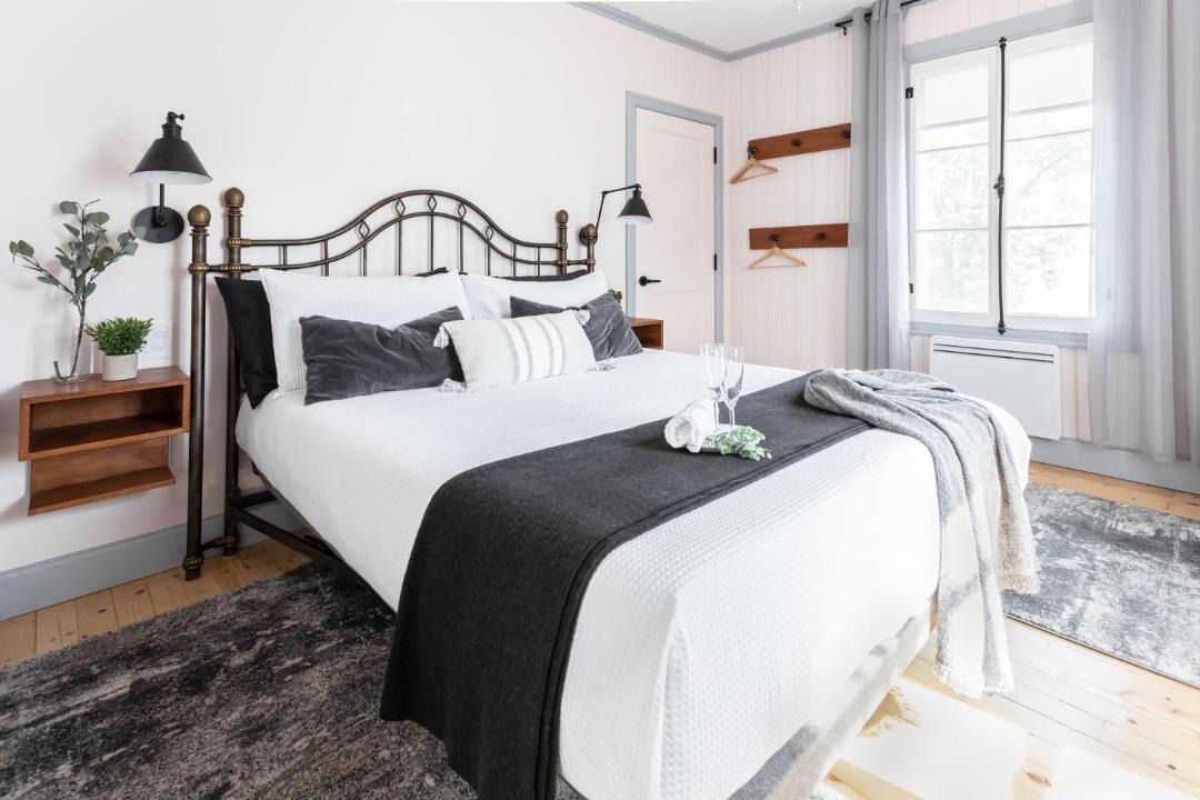 Photo of Bedroom in Saint-Jean-de-l'lle-d'Orleans