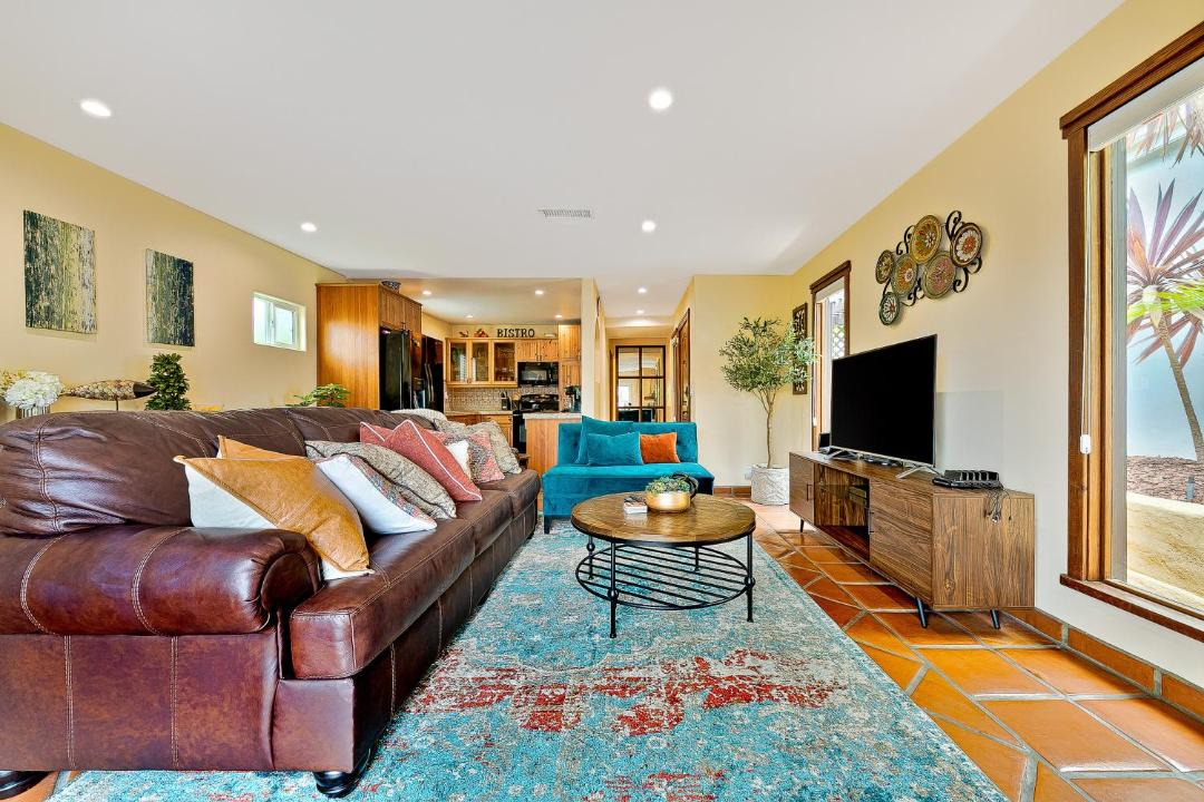 Photo of Livingroom in Bay Park