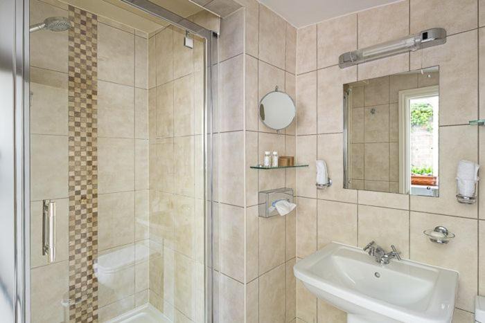 Photo of Bathroom in Babbacombe