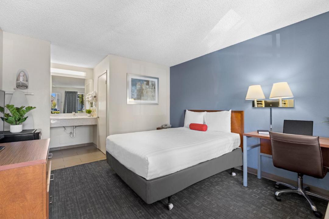 Photo of Bedroom in Agoura Hills
