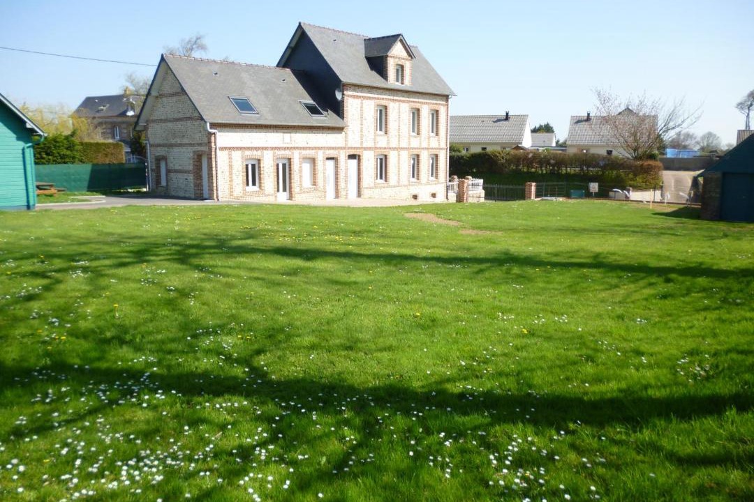 Photo of Buildings in Eletot