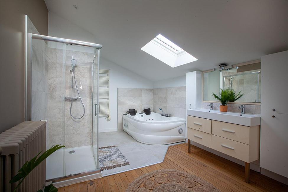 Photo of Bathroom in Brissac-Quince