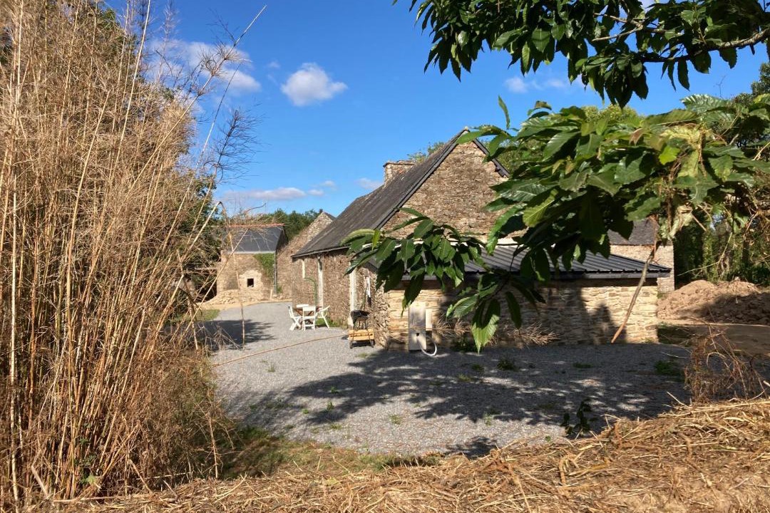 Photo of Others in Peaule