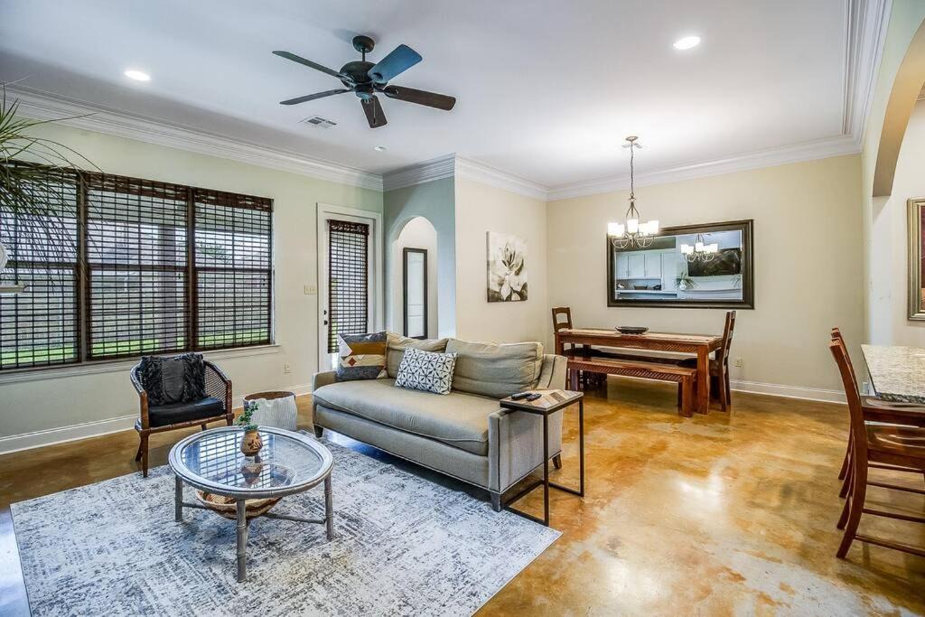 Photo of Livingroom in Lafayette