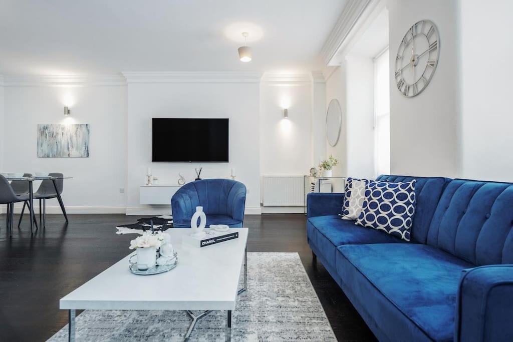 Photo of Livingroom in Brompton & Hans Town