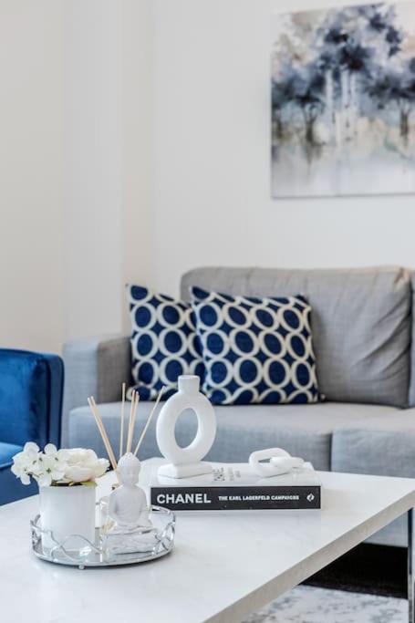 Photo of Livingroom in Brompton & Hans Town