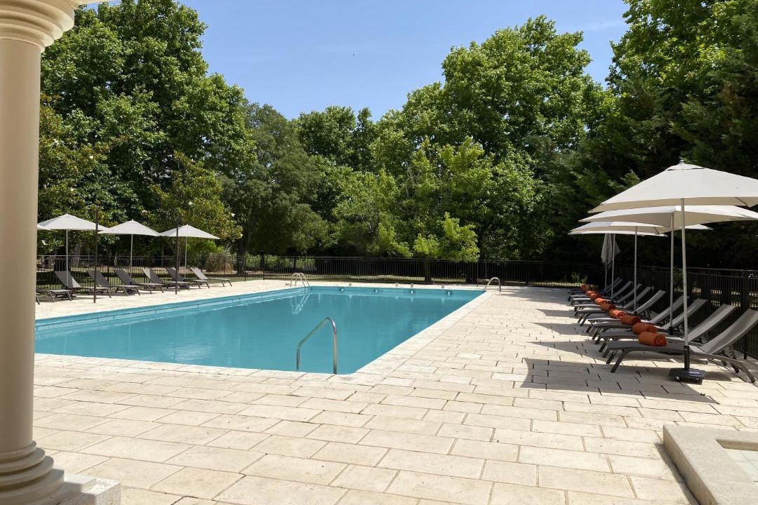 Photo of Others in Aurons