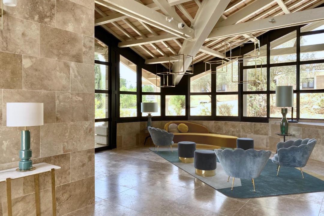 Photo of Others in Aurons