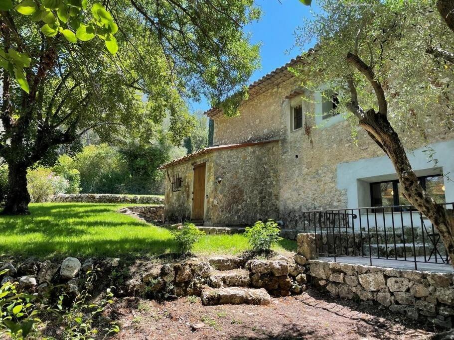 Photo of Buildings in Les Baraques