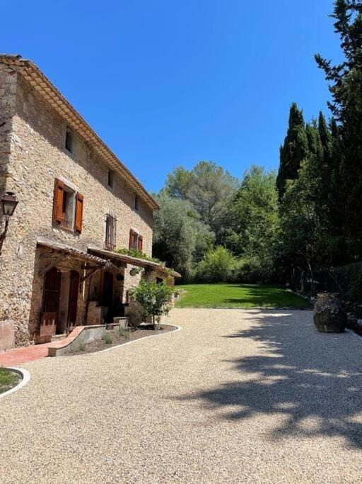 Photo of Buildings in Les Baraques