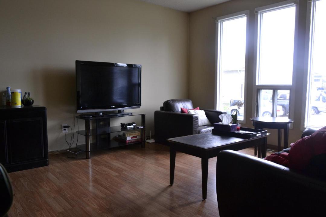 Photo of Livingroom in Forest Lawn