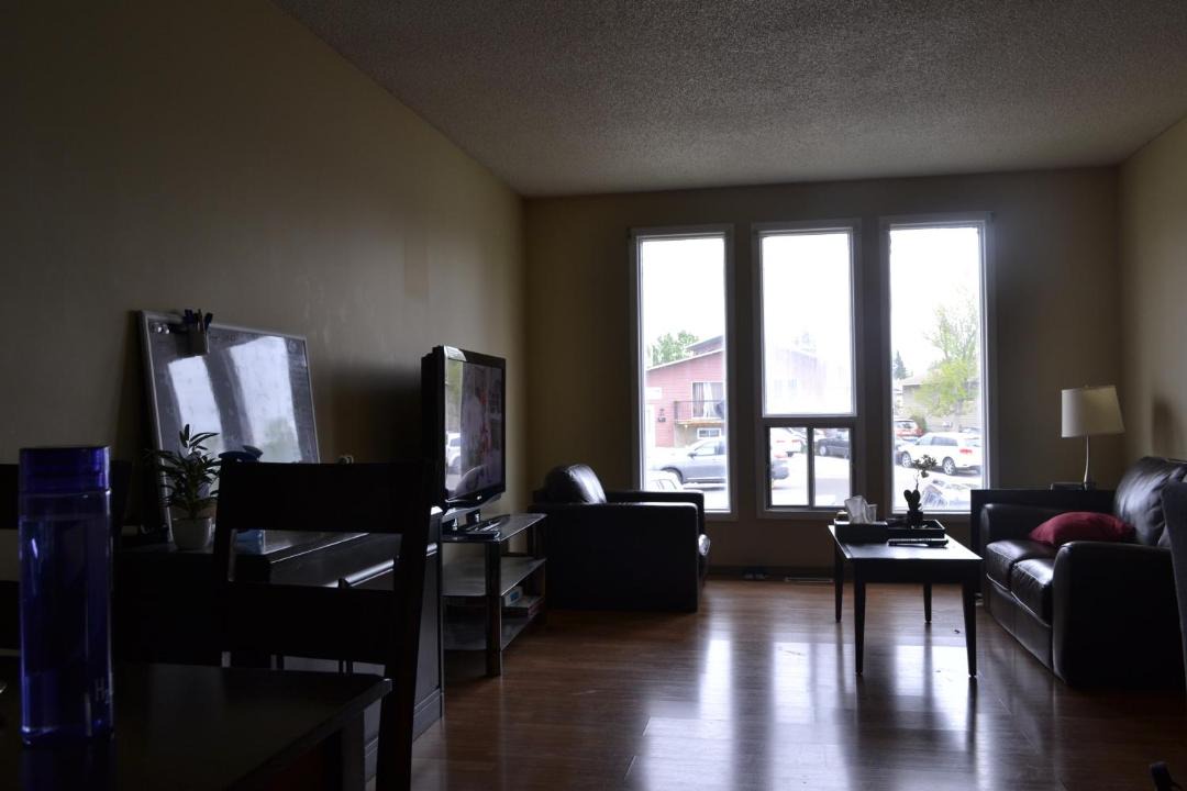 Photo of Livingroom in Forest Lawn