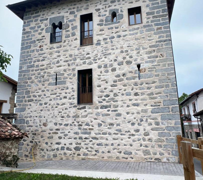 Photo of Buildings in Artomana