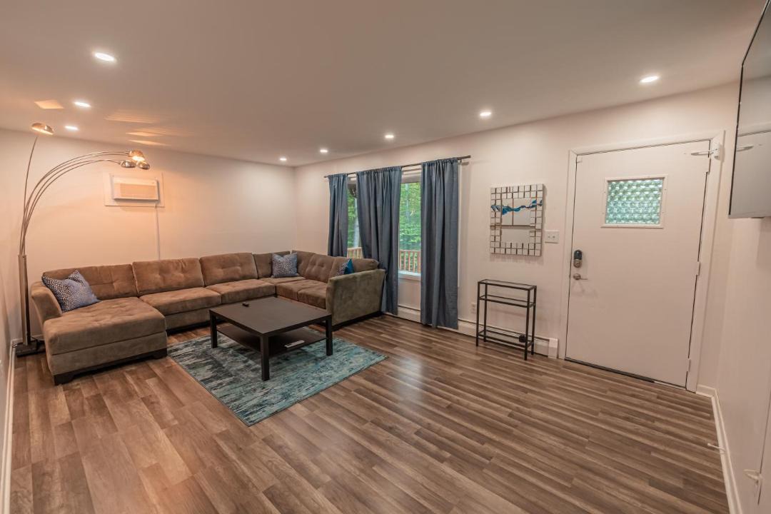 Photo of Livingroom in Tobyhanna