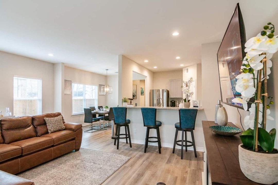 Photo of Livingroom in Foster Place