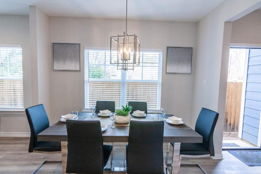 Photo of Livingroom in Foster Place