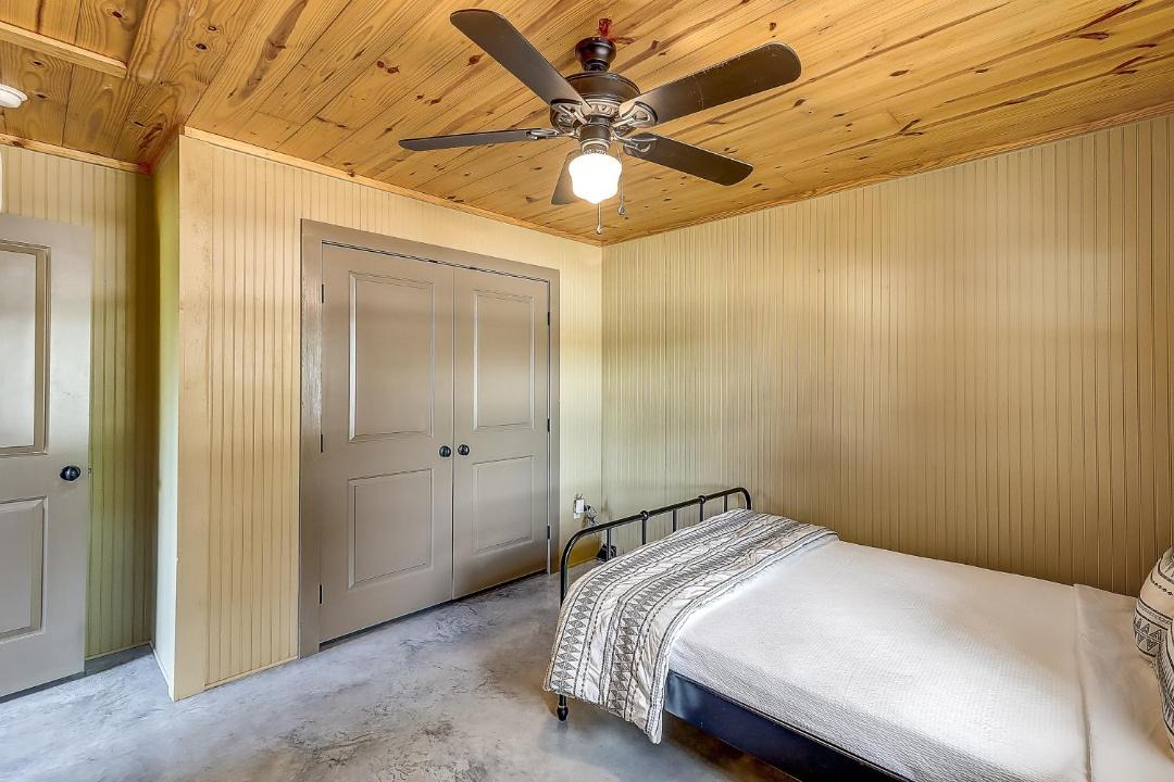 Photo of Bedroom in Aransas Pass