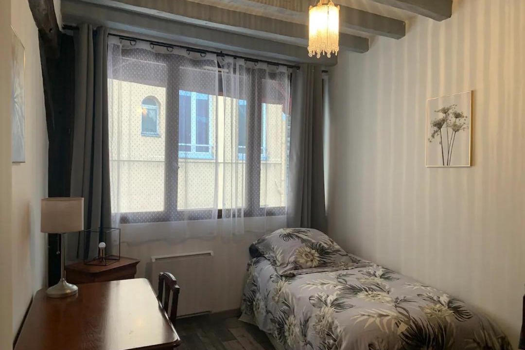 Photo of Bedroom in Rouen City Centre
