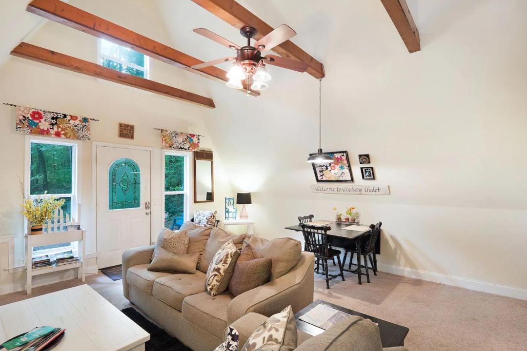Photo of Livingroom in Flintstone