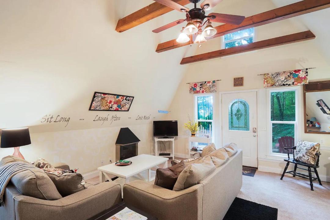 Photo of Livingroom in Flintstone